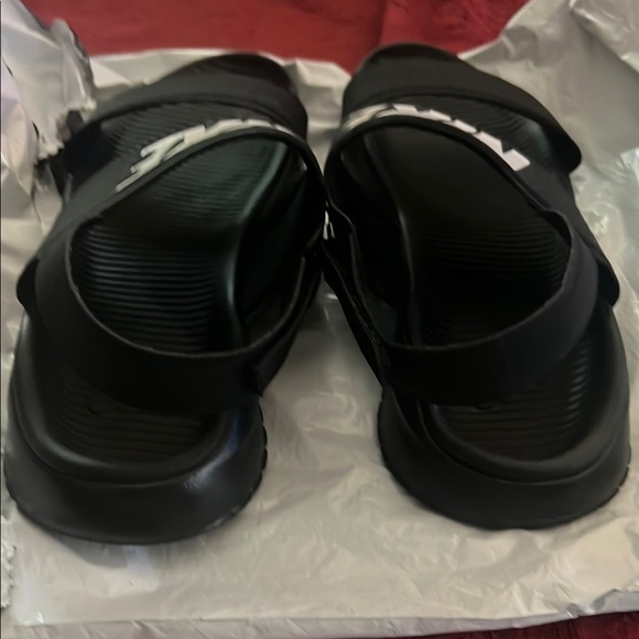 Nike Black Sandals Comfort Slides - Picture 3 of 9